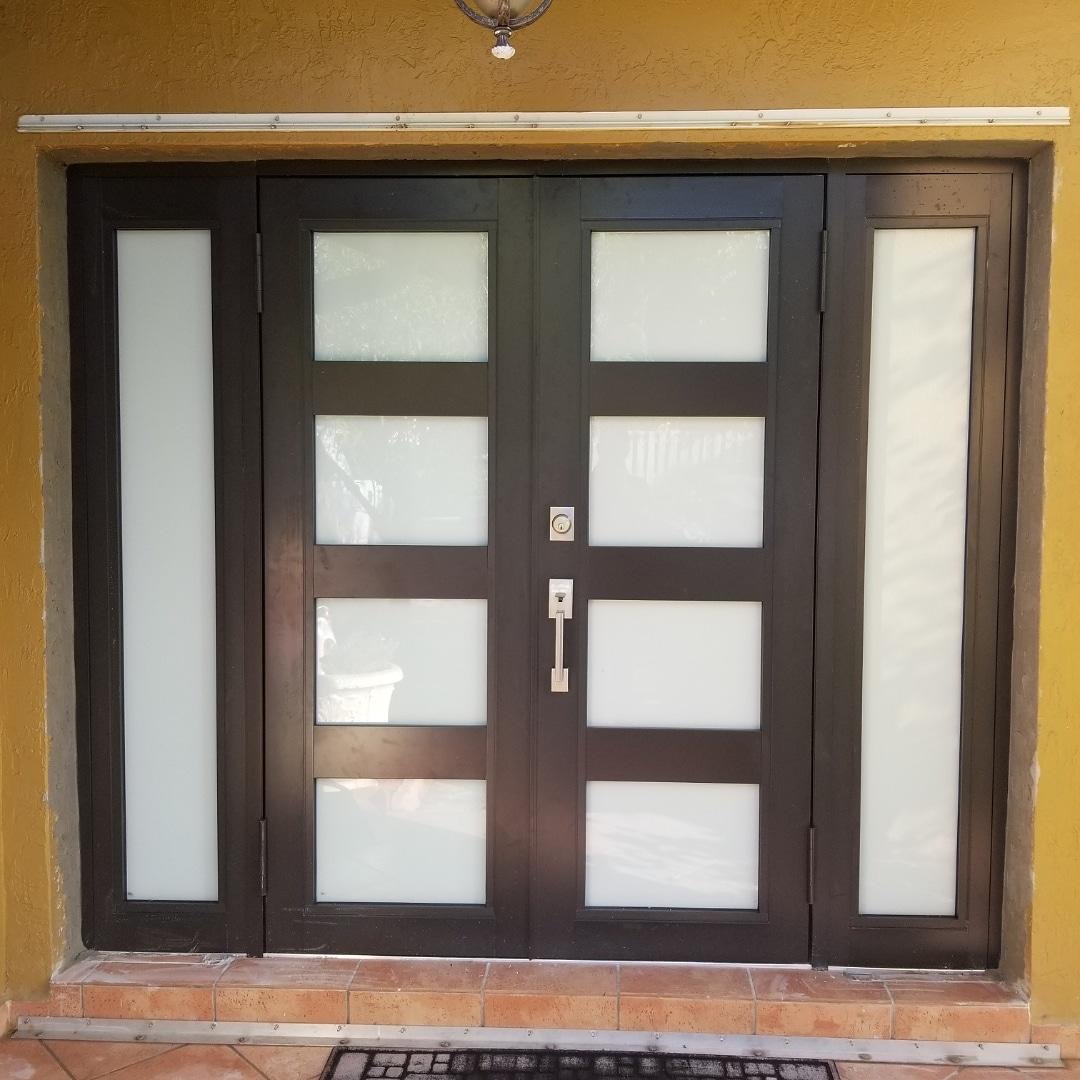 SCREEN ENCLOSURES, ALUMINUM ROOFS & MORE. We are specialists in remodeling roofs and exterior spaces of houses and companies.