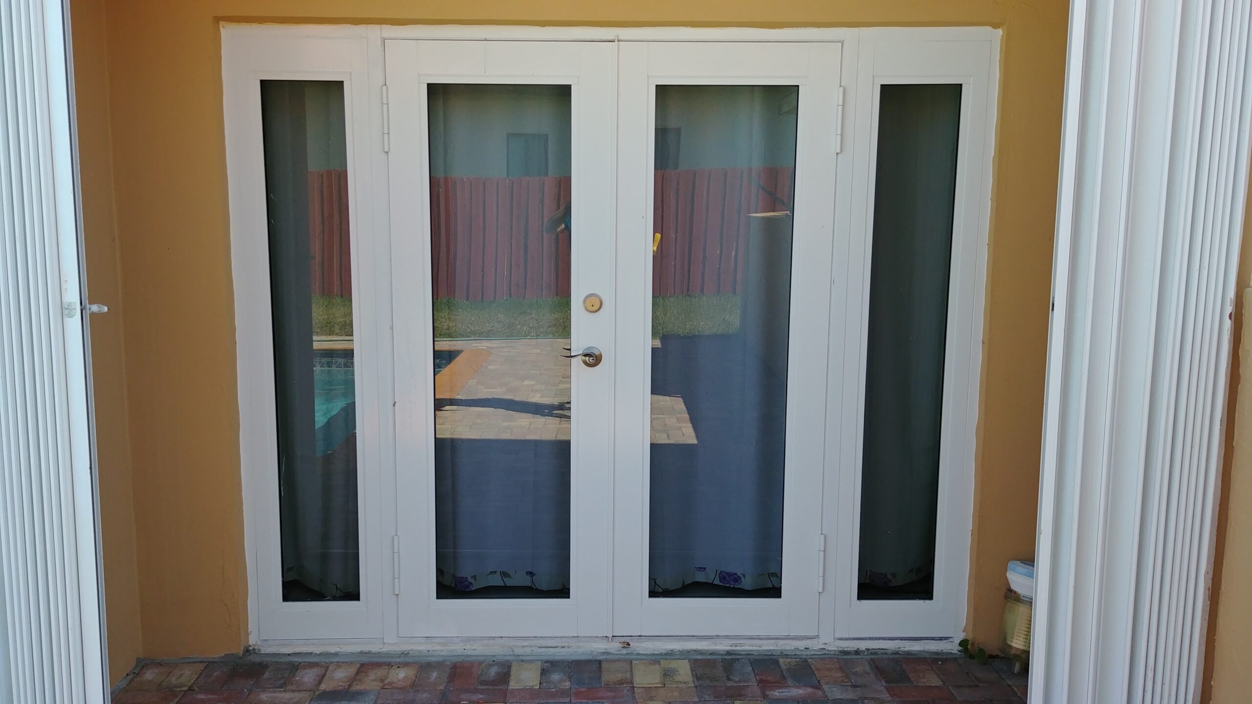 SCREEN ENCLOSURES, ALUMINUM ROOFS & MORE. We are specialists in remodeling roofs and exterior spaces of houses and companies.